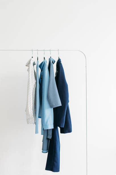 vestiti capsule moda in tonalità blu - pants hanger hanging clothing foto e immagini stock