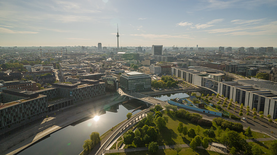 The House of the Federal Press Conference on a summer's day. In the foreground the Kapelle-Ufer and the Spree. On the right in the picture the Paul-Löbe-Haus. On the left, the Federal Ministry of Education and Research. In the background the Berlin TV Tower.