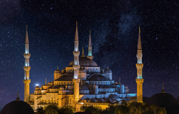 голубая мечеть в турции со звездами - мечеть стоковые фото и изображения