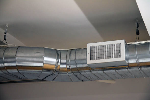Air conditioning and heating dispatching system on the ceiling of an industrial office