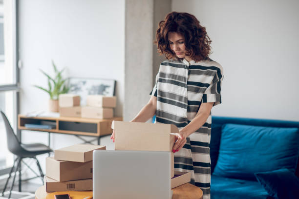 istock Concentrated store worker packing goods for shipping 1367203427