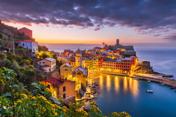 vernazza, la spezia, liguria, italy in cinque terre - la spezia imagens e fotografias de stock