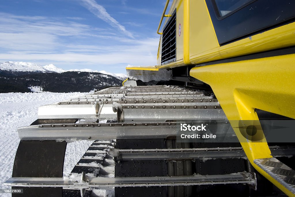 Gelbe snow-cat - Lizenzfrei Alpen Stock-Foto