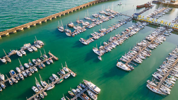 駐車したボートの空中写真。 - marina ストックフォトと画像