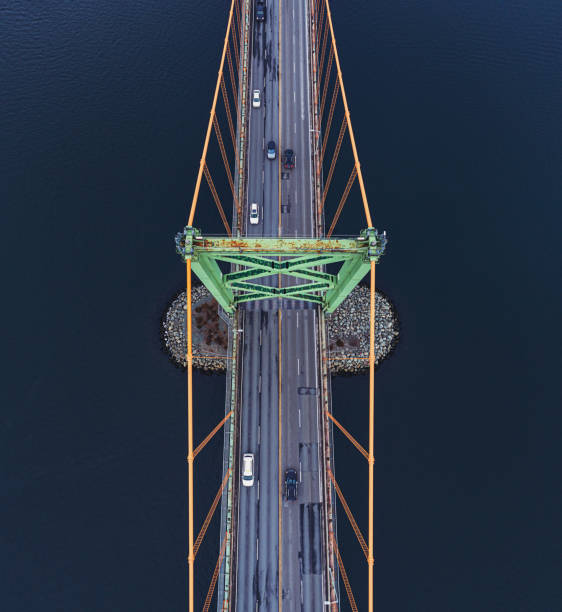 vue aérienne du pont suspendu - halifax nova scotia vertical traffic photos et images de collection