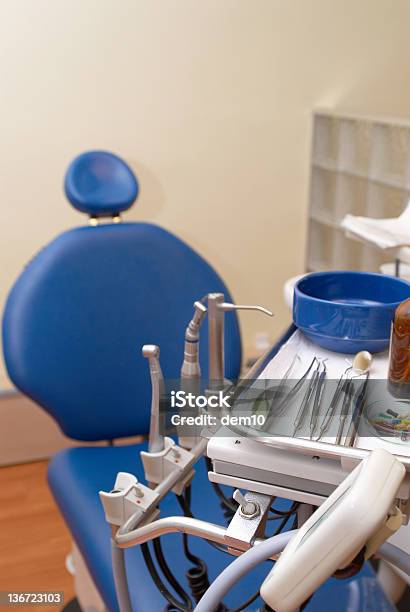 Zahnarztstuhl Stockfoto und mehr Bilder von Fotografie - Fotografie, Gesundheitswesen und Medizin, Handwagen