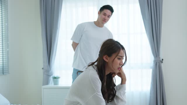https://media.istockphoto.com/id/1367260819/video/asian-young-girl-feel-angry-boyfriend-having-conflict-domestic-problem-new-marriage-man-and.jpg?s=640x640&k=20&c=CZBWHAmqge4diLA7UbW-GhMoKuMSGk2nUbGvOuG6_bw=