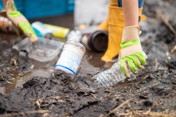 istock Children Cleaning Up Recyclables 1367265086