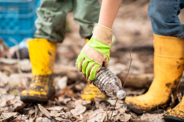 istock Working Together to Clean Up 1367265091