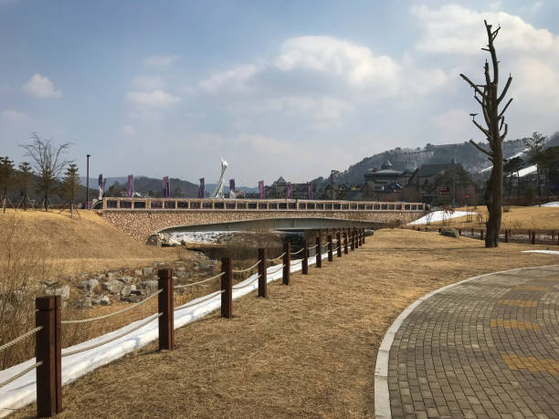 한국 평창 알펜시아 스키 리조트의 경치 - clear sky ski footpath snow 뉴스 사진 이미지