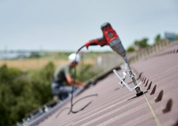 istock Prepearing to installation photovoltaic solar panel system on the roof. 1367361114