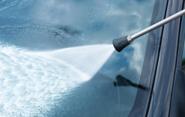 istock Washing the car 1367365034