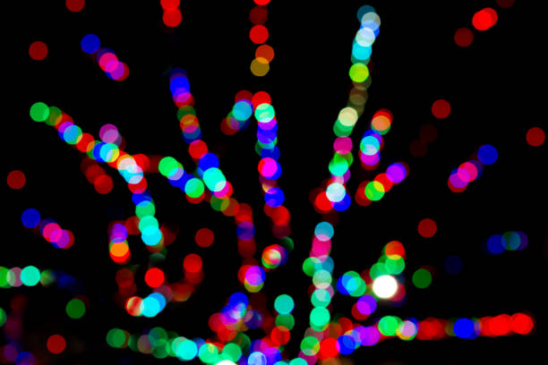красивый красочный фейерверк на фоне ночного неба - bang holidays and celebrations july party стоковые фото и изображения