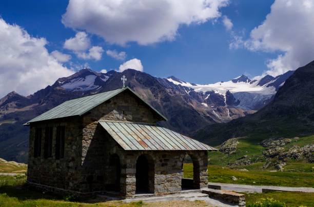 istock little church at Gavia pass 1367370922