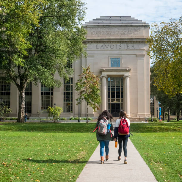 le massachusetts institute of technology - massachusetts institute of technology photos et images de collection