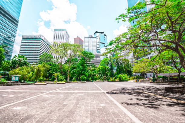 hong kong central district with city park - patio imagens e fotografias de stock