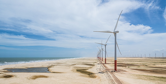 Turbinas eólicas productoras de energía eólica. Gran concepto de energía renovable y sostenible. photo