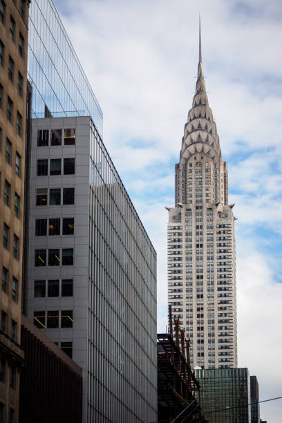 ニューヨークの晴れた日のクライスラーの建物 - chrysler building ストックフォトと画像