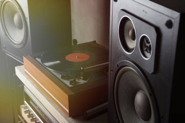 istock HiFi system with turntable, amplifier and speakers in a studio 1367395498
