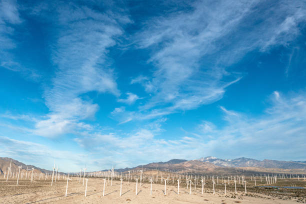 vista aerea su pannelli solari e mulini a vento - solar panel wind turbine california technology foto e immagini stock