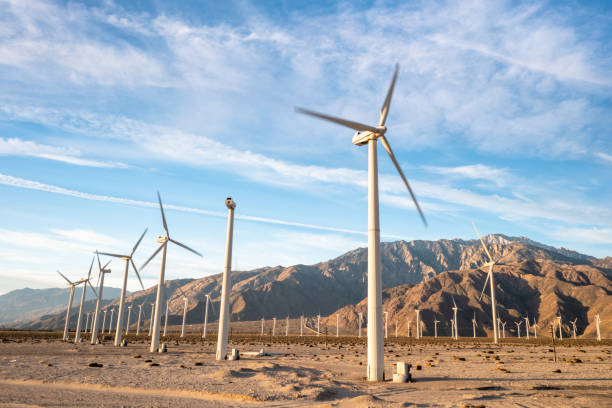 vista aerea su pannelli solari e mulini a vento - solar panel wind turbine california technology foto e immagini stock