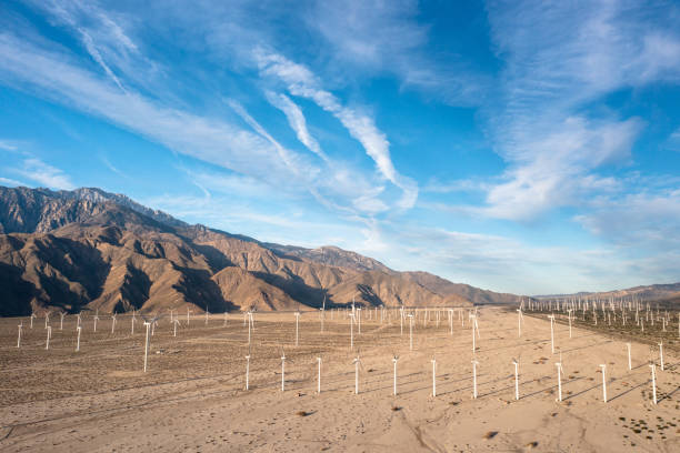 vista aerea sui mulini a vento - solar panel wind turbine california technology foto e immagini stock