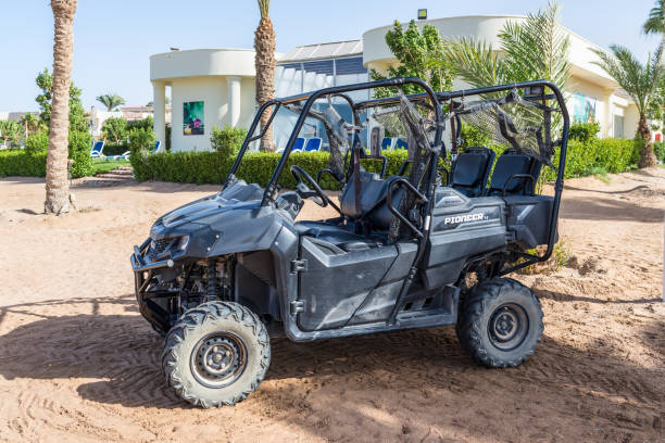 el último vehículo honda pioneer 700-4 en makadi bay, hurghada, egipto - 7004 fotografías e imágenes de stock