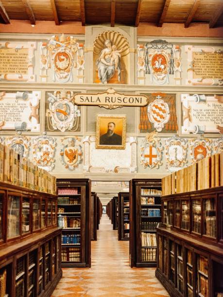 antica biblioteca universitaria bologna - bologna italy medieval palace foto e immagini stock