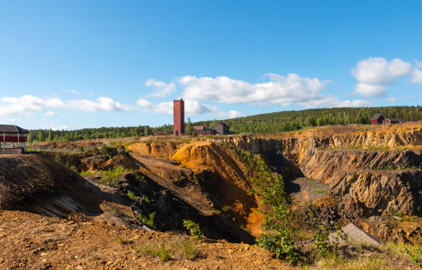 mining area of the great copper mountain in falun, sweden - unesco world heritage site - falun imagens e fotografias de stock