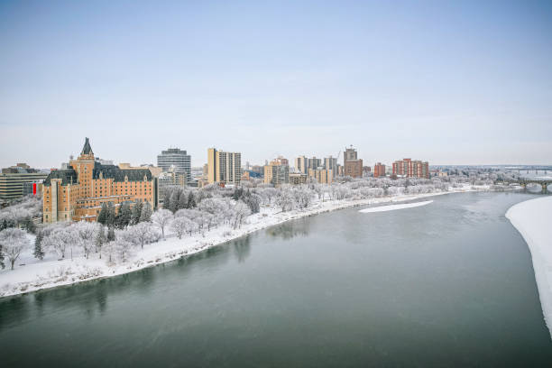 downtown aerial in saskatoon - bessborough stock-fotos und bilder