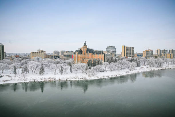 downtown aerial in saskatoon - bessborough stock-fotos und bilder