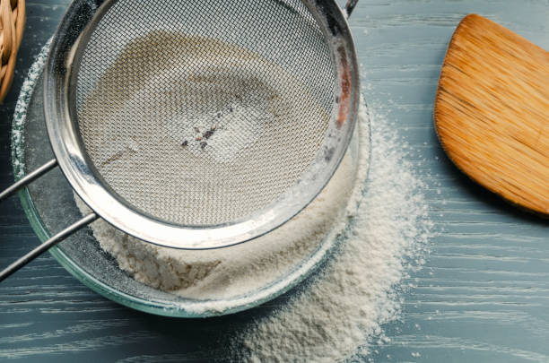 flour beetles, parasites in wholemeal flour through a metal sieve - sifting imagens e fotografias de stock