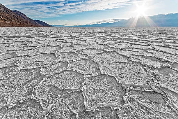 zachód słońca w salt lake badwater - low salt zdjęcia i obrazy z banku zdjęć