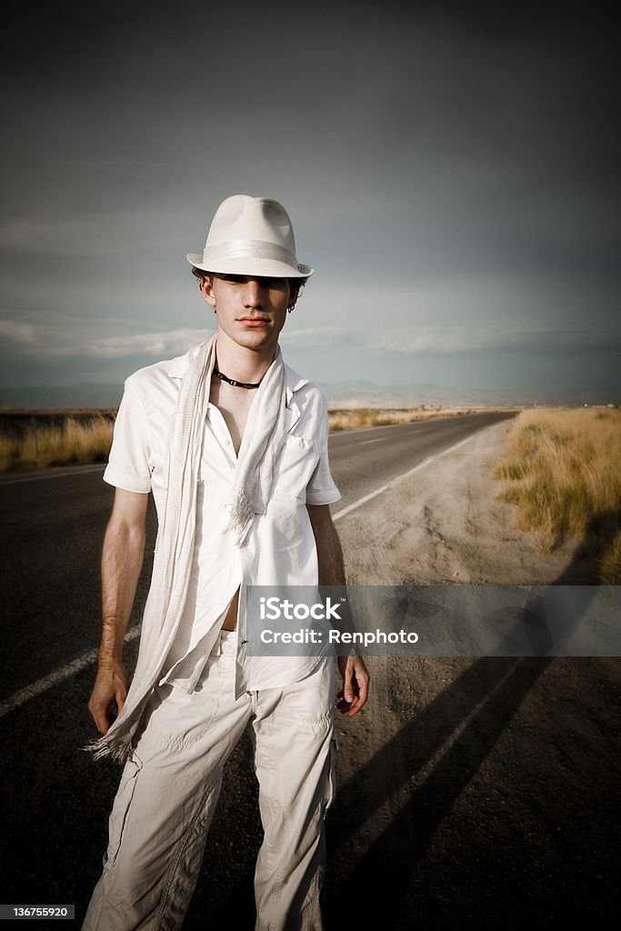 Hombre en blanco - Foto de stock de Hombres libre de derechos