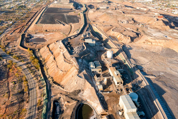 istock D BH Mines rise no sky 1367592120