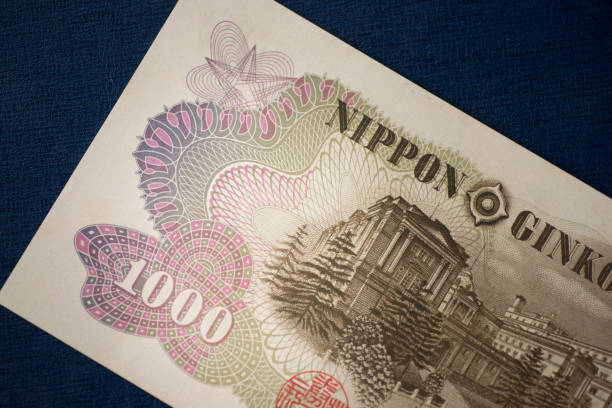 istock Japanese 1000 yen old banknote 1367596127