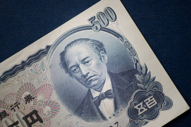 古い日本の500円紙幣(岩倉朋美の肖像画付き) - 500円玉 ストックフォトと画像