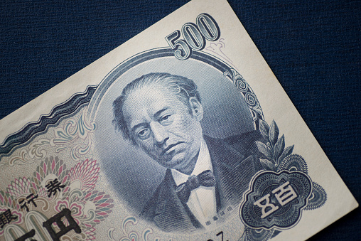 Old Japanese 500 yen banknote with portrait by Tomomi Iwakura
