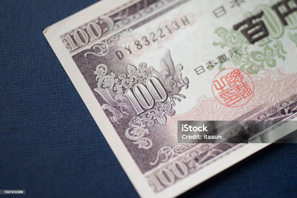 ธนบัตรเก่าญี่ปุ่น 100 เยนพร้อมภาพบุคคล โดย ไทสุเกะ อิตากากิ ภาพสต็อก -  ดาวน์โหลดรูปภาพตอนนี้ - Istock