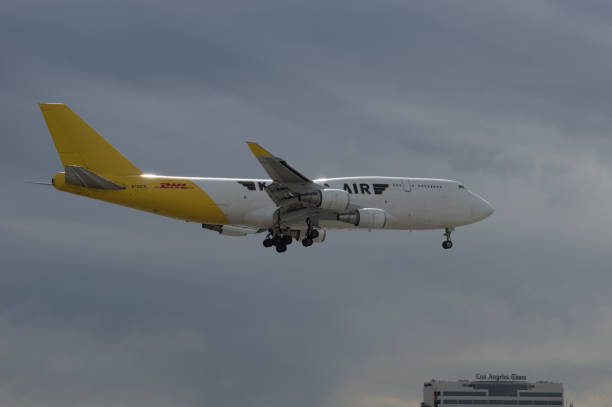 カリタエアdhlボーイング747-400(f) - dhl airplane freight transportation boeing ストックフォトと画像