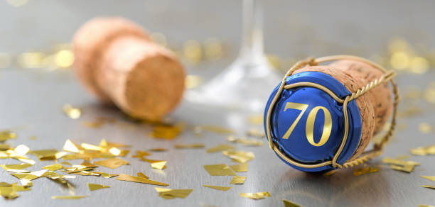 cappellino da champagne con il numero 70 - champagne flute jubilee champagne wine foto e immagini stock