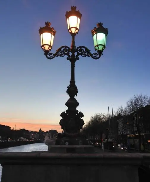 Photo of O'Connell Bridge lamps