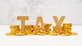 steuer-immobilieninvestition-und-hypotheken-finanzkonzept.jpg?b=1&s=170x170&k=20&c=2mh1MHrepQQxjGJp0-EYd-yJEAebLCymw54LXq9uLlE=
