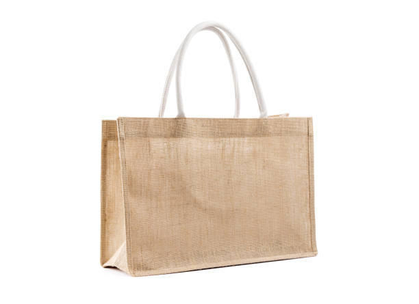 bolsa de saco para estilos de vida de compras reutilizables aislados sobre fondo blanco - sack burlap burlap sack bag fotografías e imágenes de stock