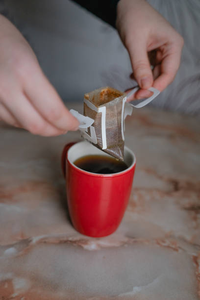 takes out the filter bag with coffee