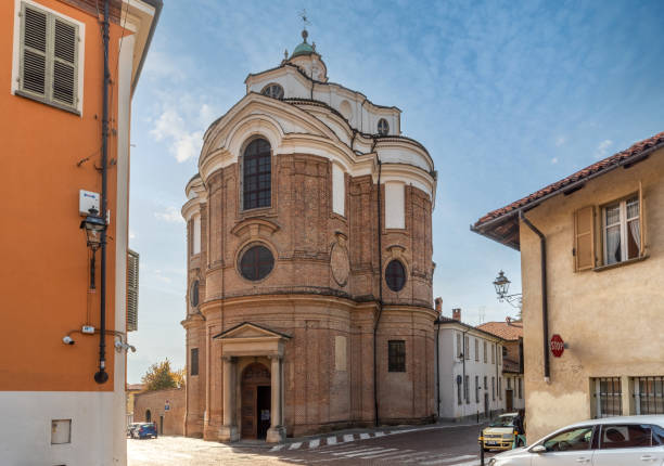 bra, włochy : kościół santa chiara - chiara zdjęcia i obrazy z banku zdjęć