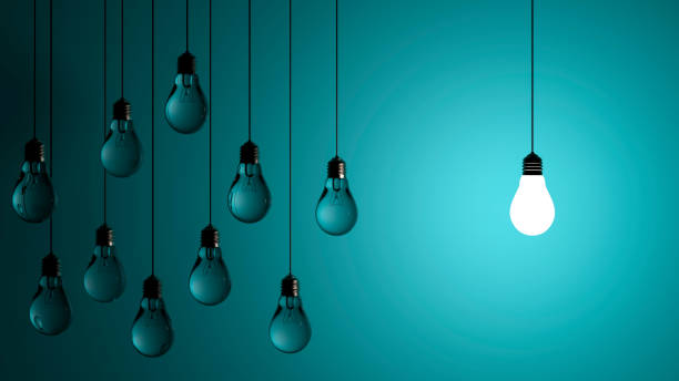 電球のアイデア。3dレンダリング電球は、消えた電球の隣に輝きます。リーダーシップ、インスピレーション、正しい決断と省エネの概念 - 電球形蛍光灯 ストックフォトと画像