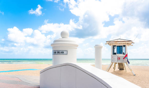 torre de salvavidas en south beach en fort lauderdale florida, ee.uu. - fort lauderdale fotografías e imágenes de stock