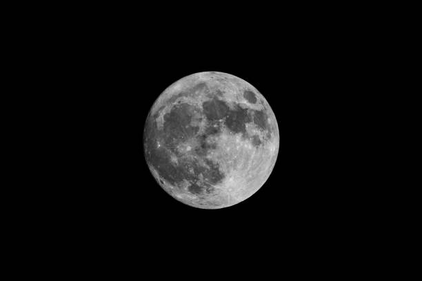 istock Black and White image of Full Moon 1367702892