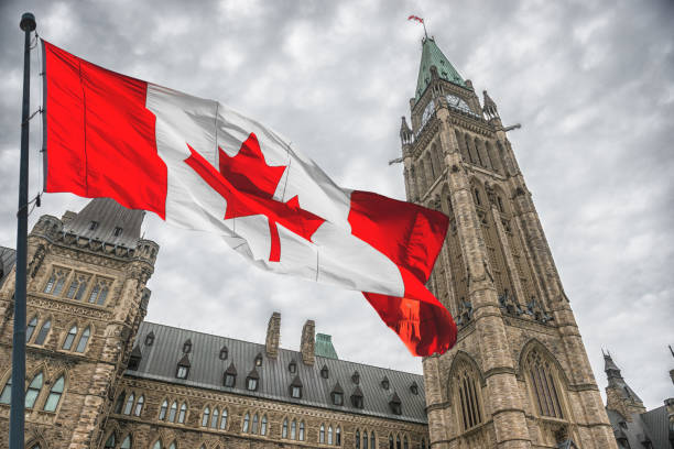 kanadische nationalflagge in ottawa - ottawa stock-fotos und bilder